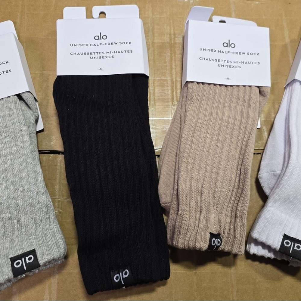 ALO Yoga Unisex Half-Crew Socks